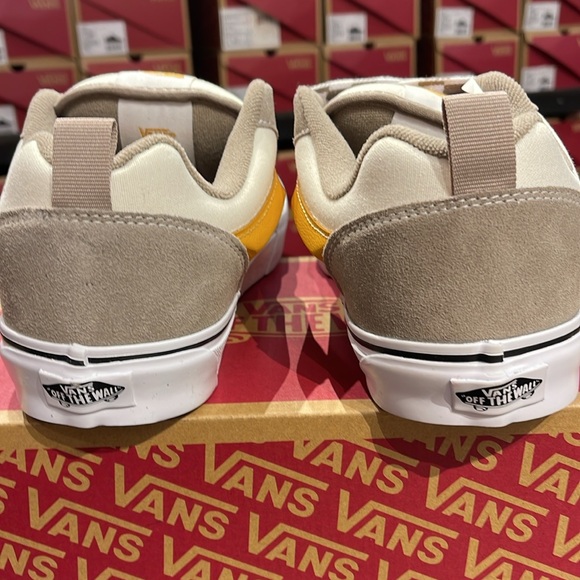 Vans Men’s Knu Skool
Mega Check Gray/Marshmall
VN0009QC0BP
Sneakers - Picture 11 of 16